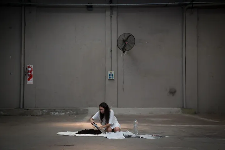 2018. Sowing. Performance, 15 minutes. URRA (Tigre, Buenos Aires, Argentina)