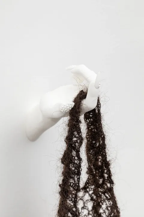 The Carrier Bag, 2023
Hair crocheted shopping bag, 3d printed hand, eye shadow pigments, acrylic nails.